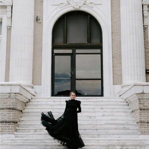 Oscar de la Renta Elegant Black Pleated Dress with Ruffle Details